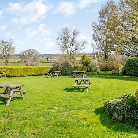 וולס The Burcott Inn Cottages מראה חיצוני תמונה
